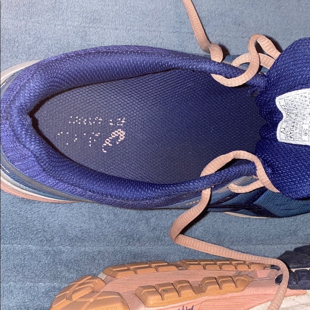 ASICS - Picture 3 of 7